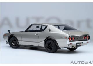 NISSAN SKYLINE 2000 GT-R (KPGC110) TUNED VERSION „CARBON BLACK BONNET“ silber AUTOart 1:18 Composite